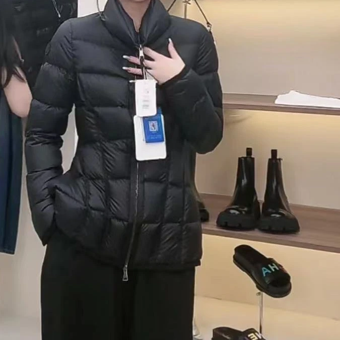 全新未使用 MONCLER 徽标logo裁剪拉链短款纯色立领鹅绒服/1码