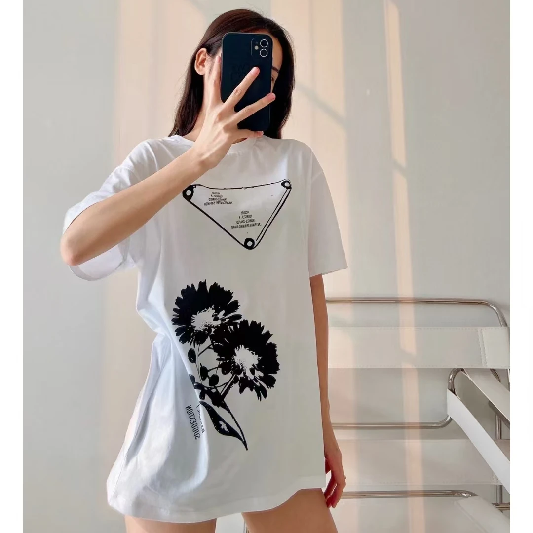 全新未使用 Prada/普拉达 白色针织长袖V领 /XS码