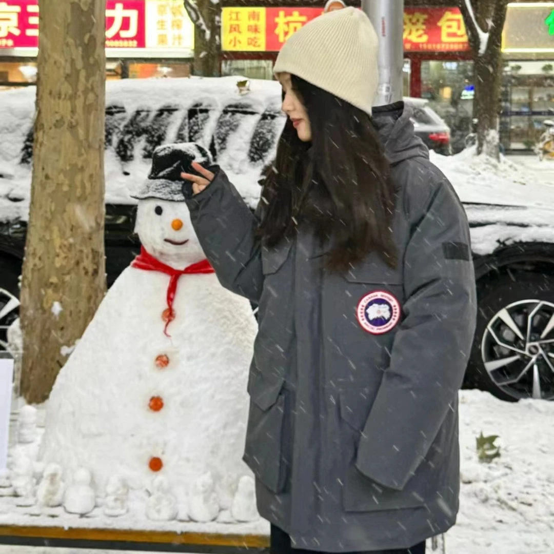 全新未使用  Canada Goose 纯色直筒连帽鸭绒服/S码/公价12500