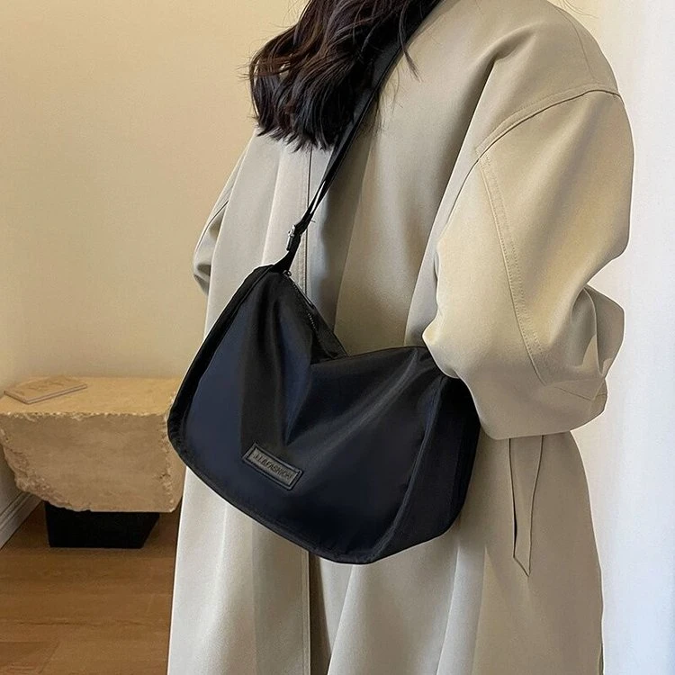 小个子女生包包2023新款韩版单肩饺子包女斜挎黑色小包斜跨腋下包