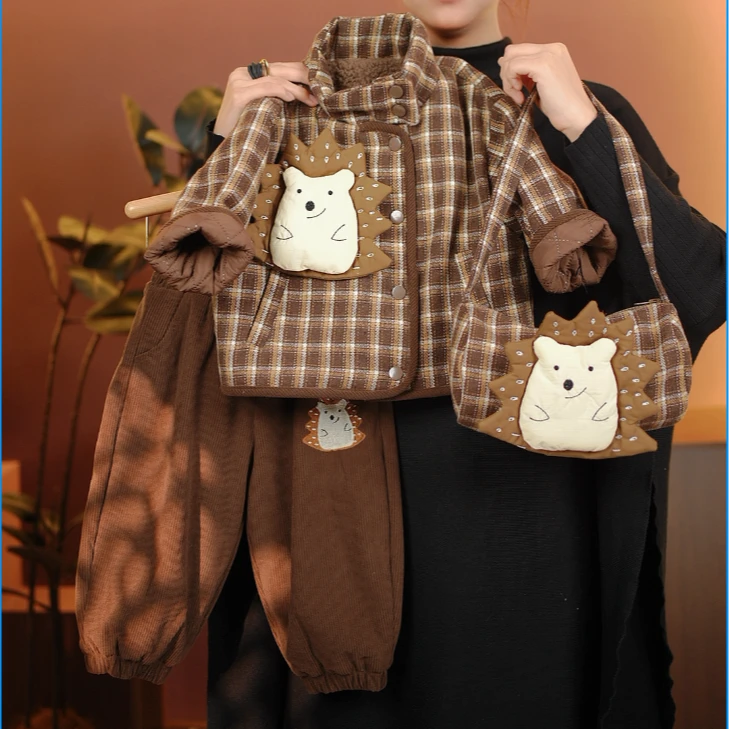 儿童套装2024冬季新款卡通格子小刺猬加厚连帽保暖两件套