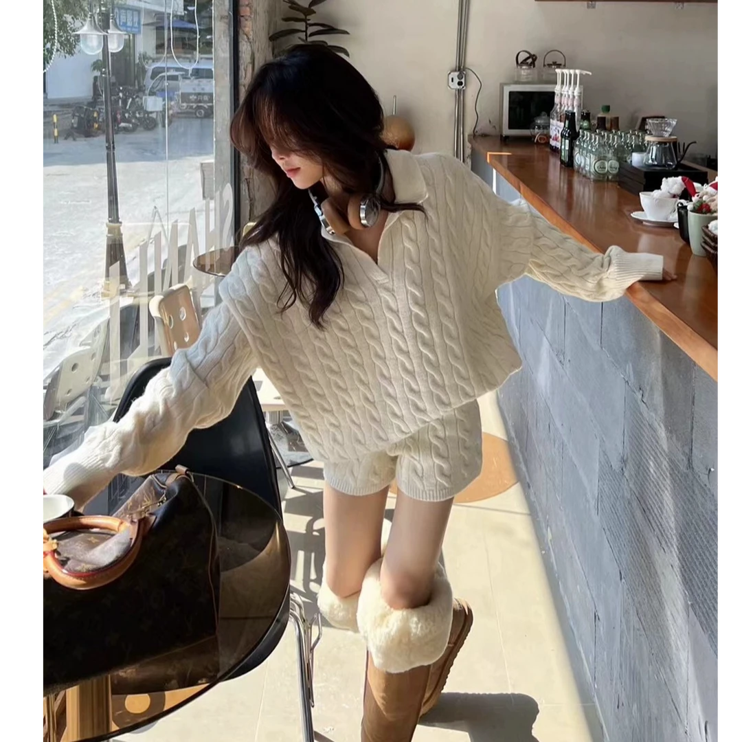 2025秋冬新款韩版翻领显瘦POLO麻花针织衫毛衣短裤时尚套装