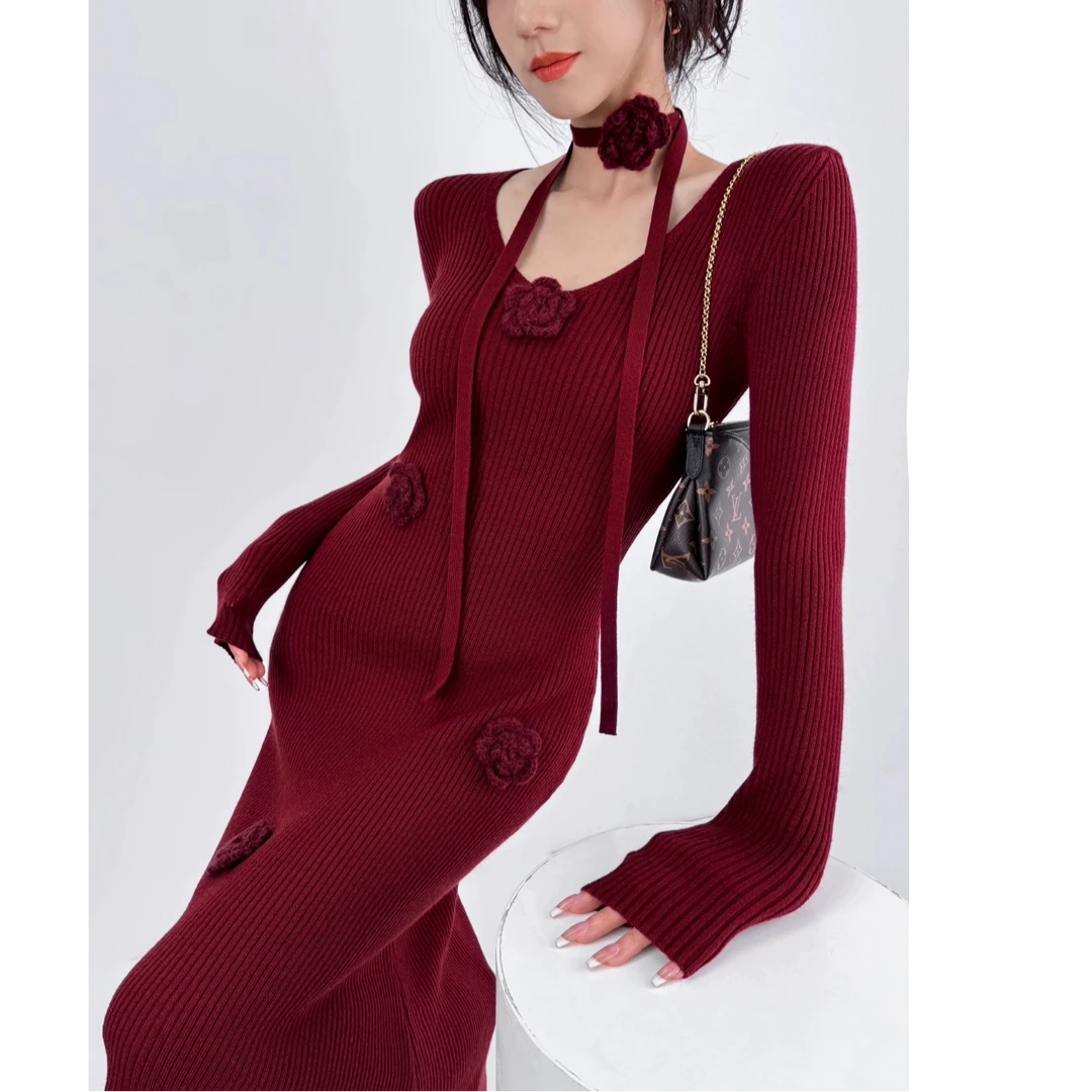 法式复古显瘦针织连衣裙女春秋浪漫立体花朵v领纯色百搭长裙