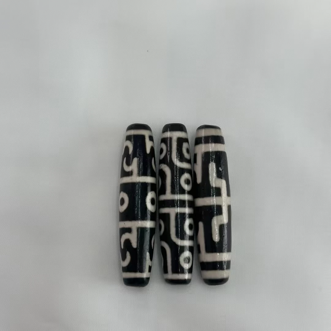 E08天然玛瑙黑白单株藏式风格吊坠（多样性发货，发其一）