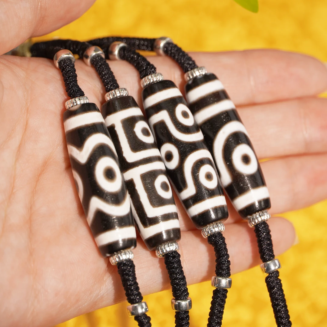 TZ136天然玛瑙黑白主珠简款扎基拉姆吊牌挂坠手工编绳锁骨链