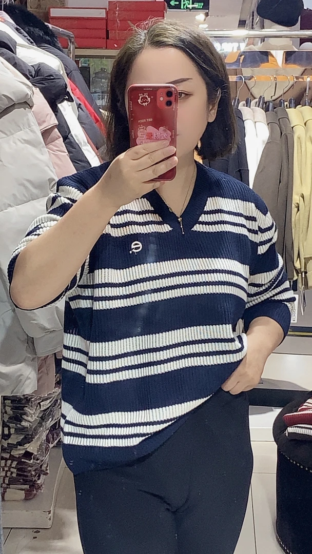 休闲宽松版横条气质V领针织衫