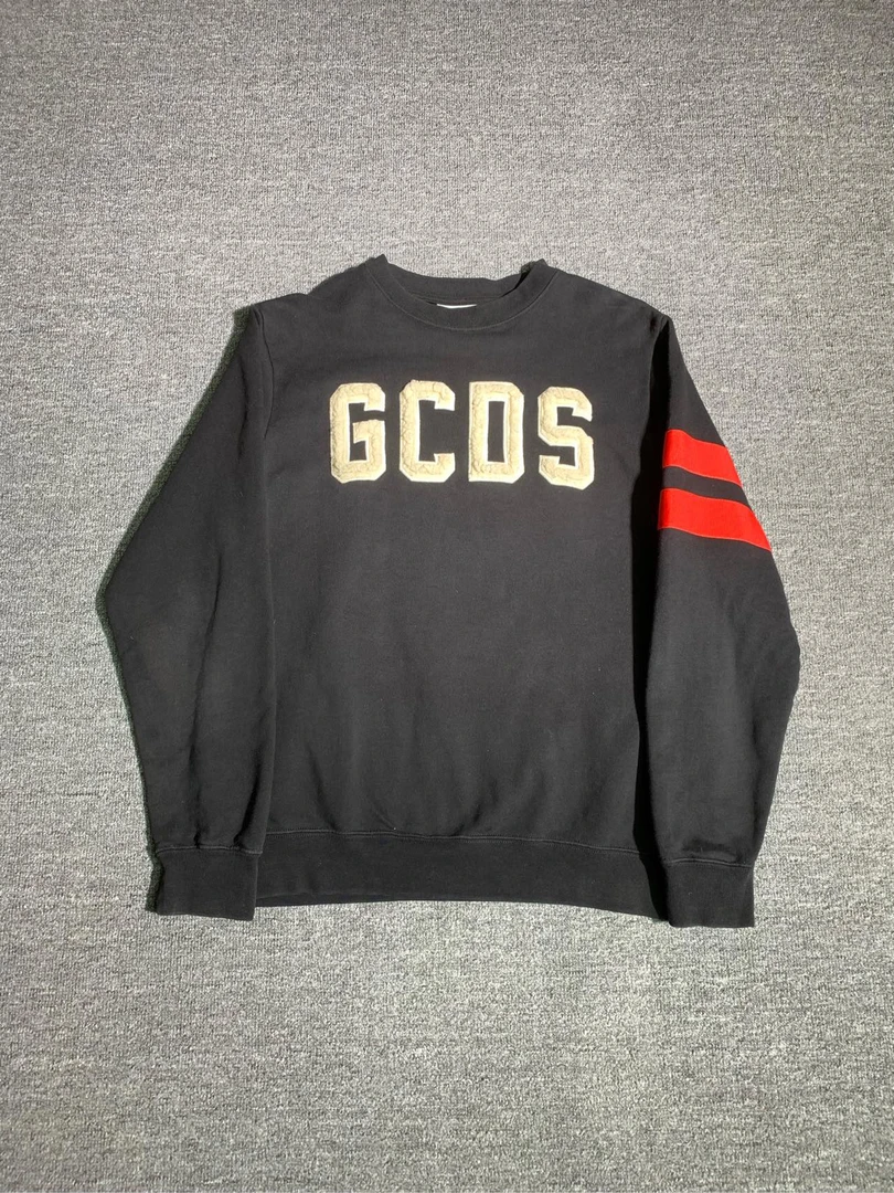 （竞拍）衣服/【Gcds 】黑红拼接卫衣/S码 /99新/公价4500