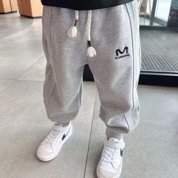 男童字母刺绣收脚运动裤2024新款儿童春秋季舒适加绒百搭卫裤长裤