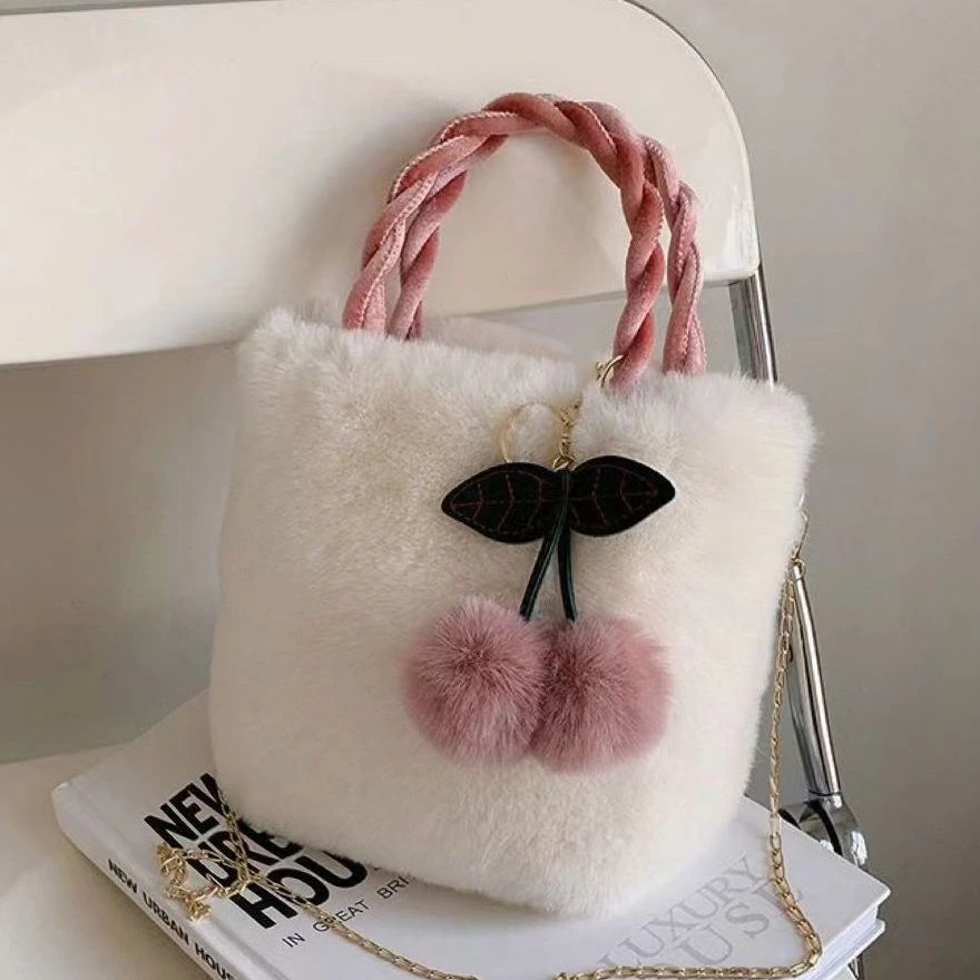 冬季毛绒时尚少女樱桃毛毛包链条斜跨水桶包手提时尚包包百搭便携