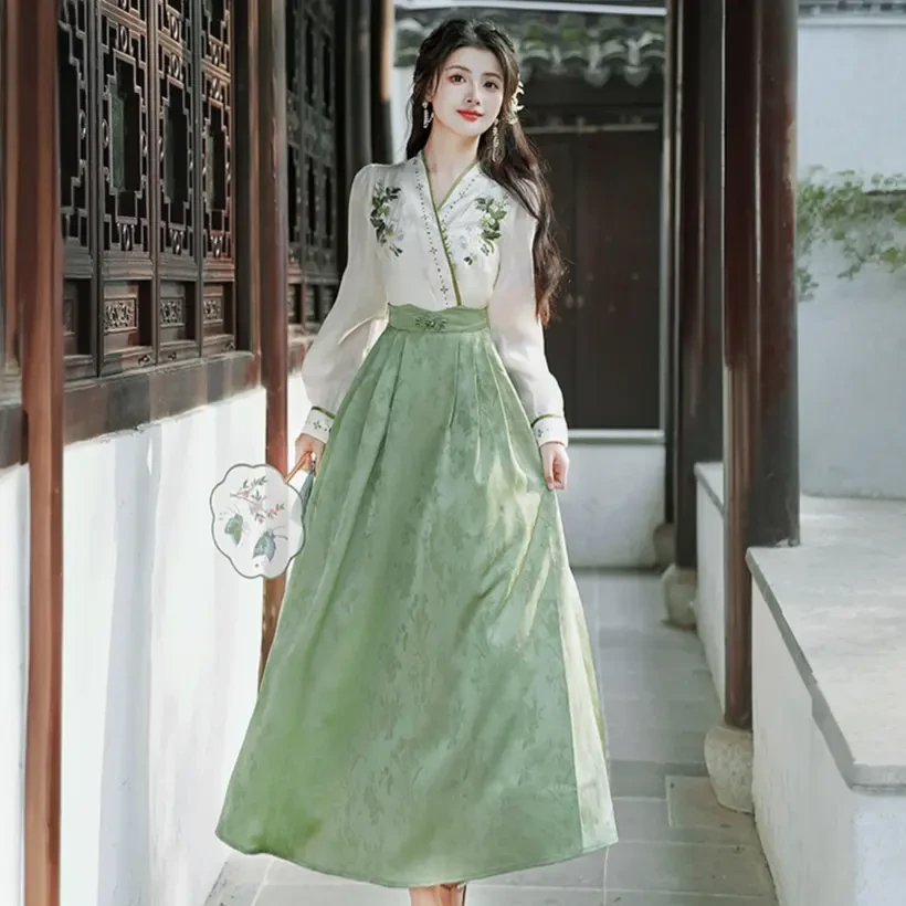新中式国风套装女时尚刺绣盘扣衬衫马面裙两件套气质女装秋款新款