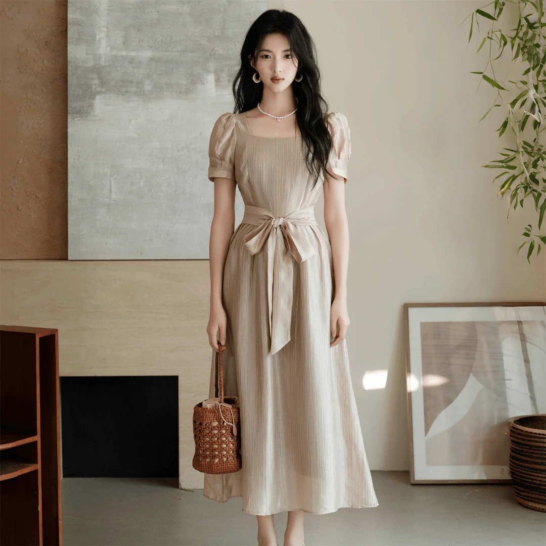 法式高级设计感轻奢重工压褶方领连衣裙泡泡袖收腰系带长裙新款女