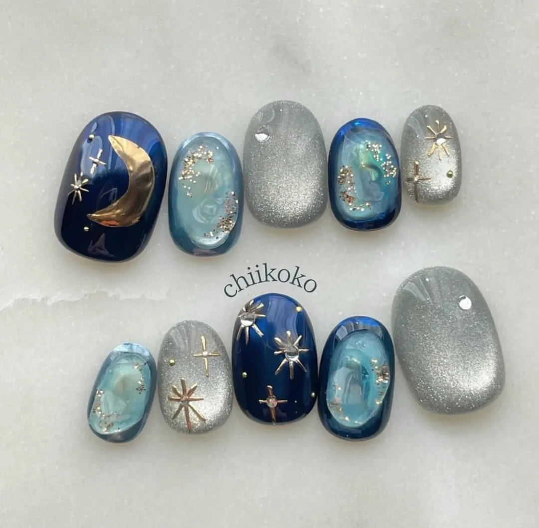 梦幻星空纯手工新款穿戴甲显白复古风短款高级感假指甲美甲贴片