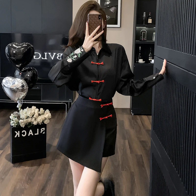 新中式国风绣花盘扣黑色衬衫女春秋垂坠缎面衬衣高级感气质两件套