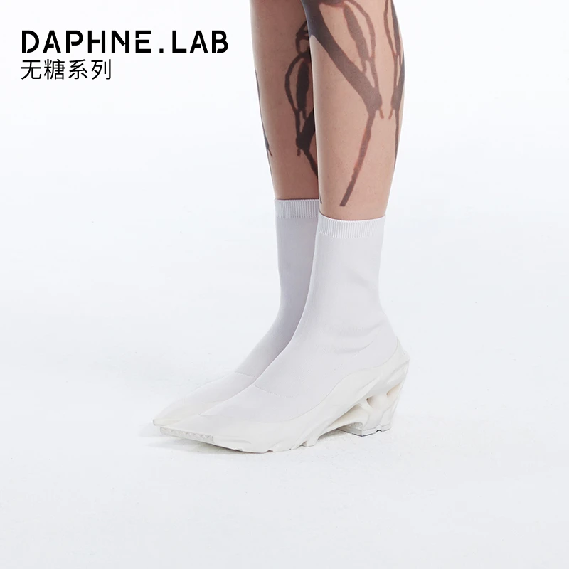 DAPHNELAB达芙妮无糖3D飞织袜靴女2023新款弹力短靴舒适百搭增高