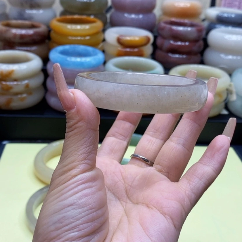 【闪购商品】石英质玉手镯未镶嵌蔓*