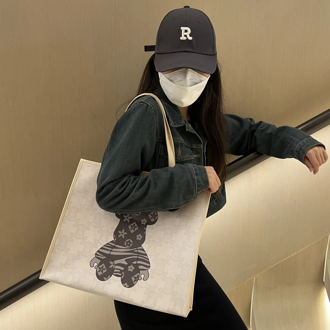 【新品上新】轻奢流体熊时尚托特包小众女包防水妈咪包沙滩包补习包