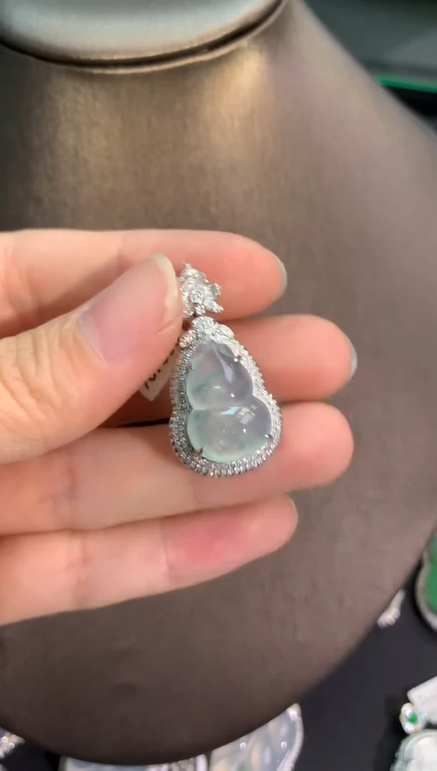 【闪购商品】翡翠吊坠(不含链)18K金镶嵌吊坠