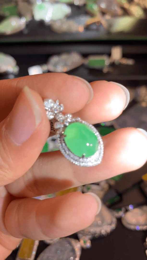 【闪购商品】翡翠吊坠18K金镶嵌蛋面