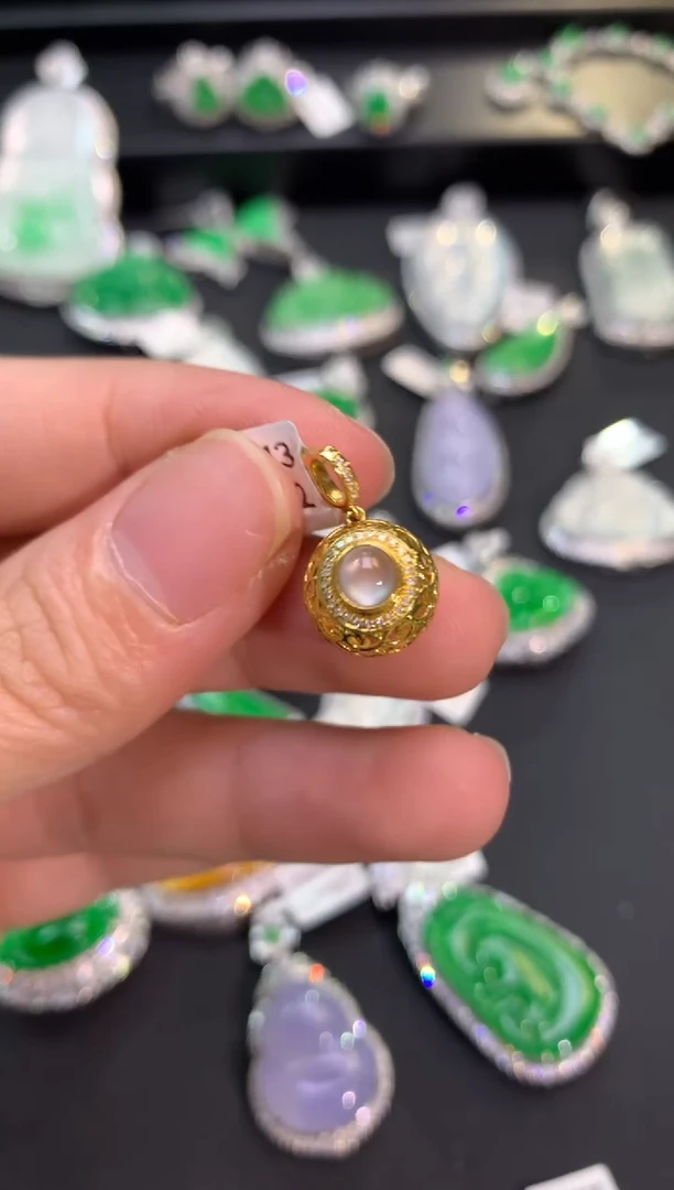 【闪购商品】翡翠吊坠(不含链)18K金镶嵌吊坠