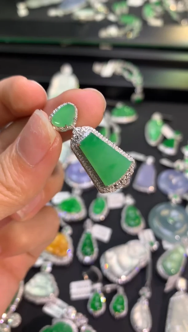 【闪购商品】翡翠吊坠(不含链)18K金镶嵌吊坠