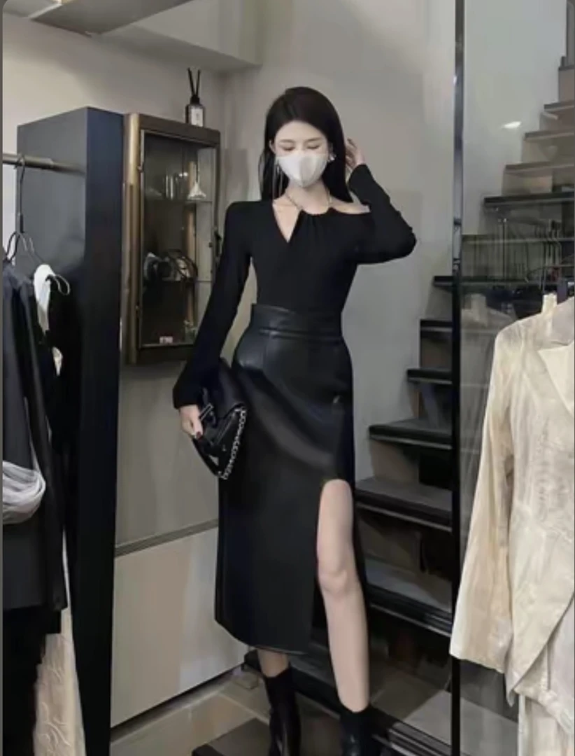 秋季新款挂脖露肩不规则链条拼接打底衫+开叉高腰显瘦皮裙半身裙