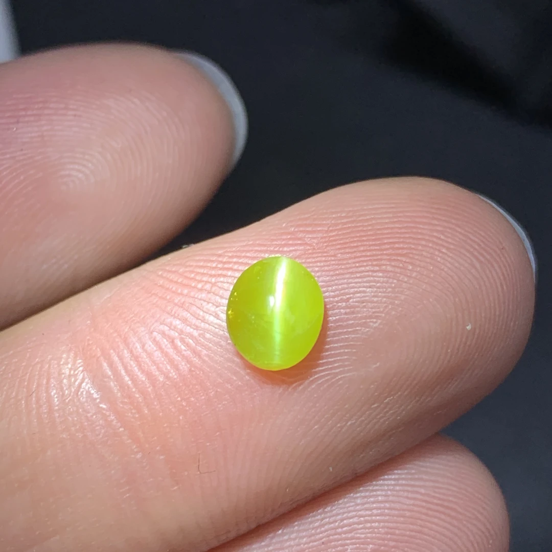 天然金绿猫眼1.05克拉尺寸5*6