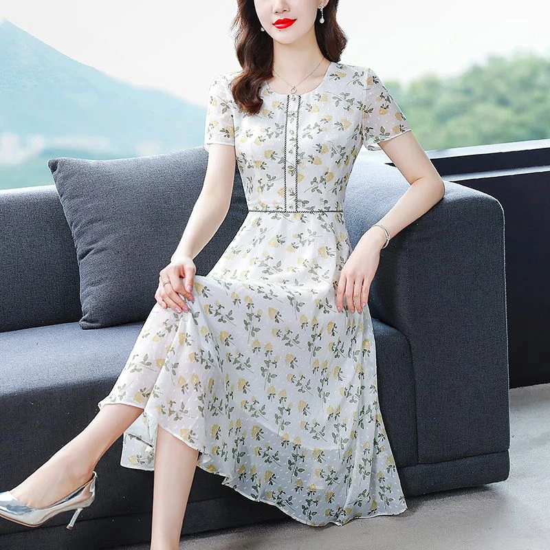 碎花连衣裙2025新款夏季洋气减龄雪纺裙短袖女装显瘦圆领气质裙子