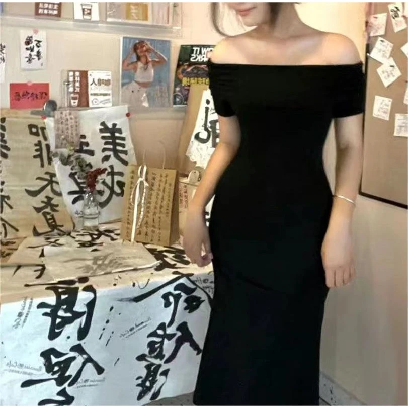 法式纯欲风黑色露肩一字领连衣裙2023新款时尚气质修身过膝包臀裙