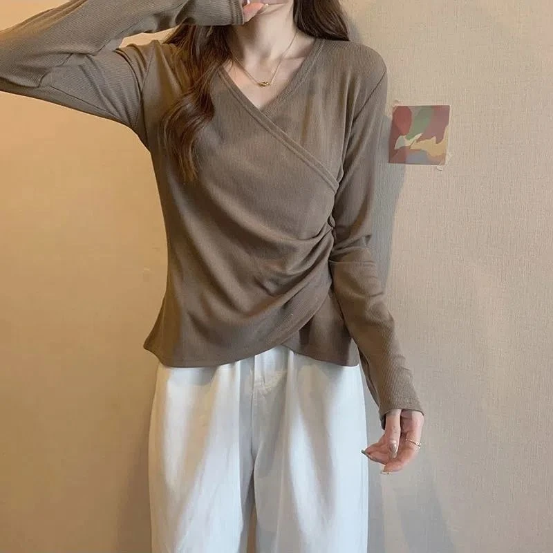 大码长袖T恤女秋季设计感小众交叉V领打底衫胖MM别致内搭显瘦上衣