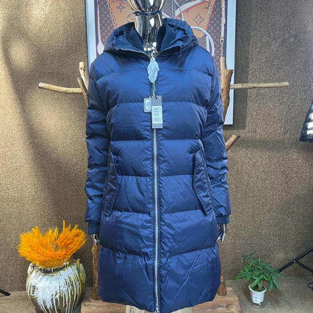 99新  迪赛 深蓝色连帽羽绒服  99新