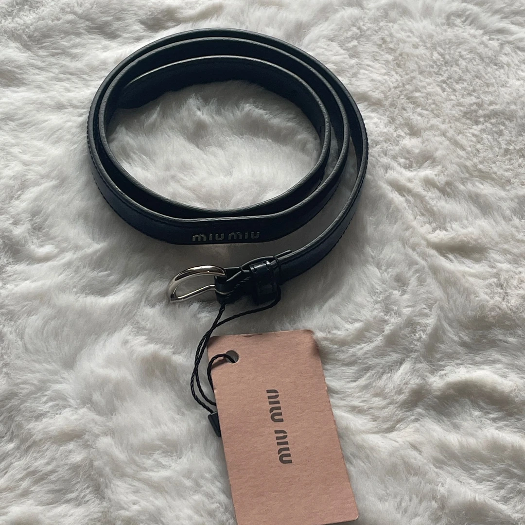 miumiu/谬谬 小圆扣细皮带 99新 非专柜原吊