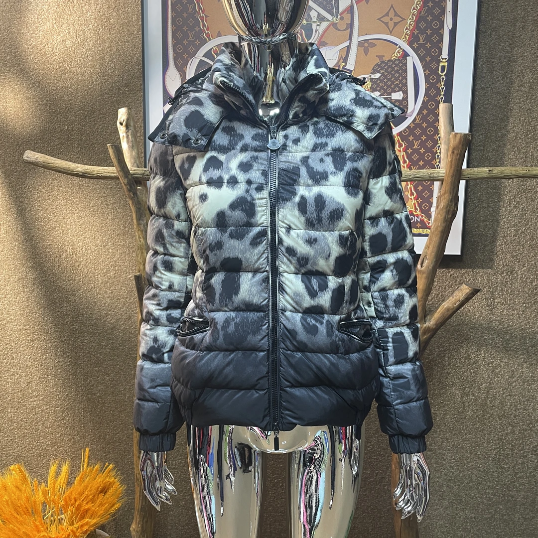 99新 MONCLER 豹纹印花羽绒服 0码