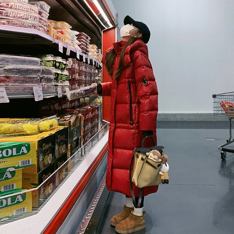 红色高级感连帽羽绒服女2024年冬季新款加厚保暖白鹅绒长款面包服