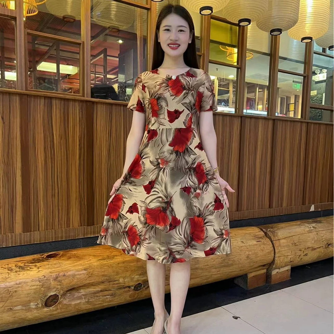 中老年人女装妈妈夏季新款冰丝短袖裙子洋气宽松时尚大码连衣裙