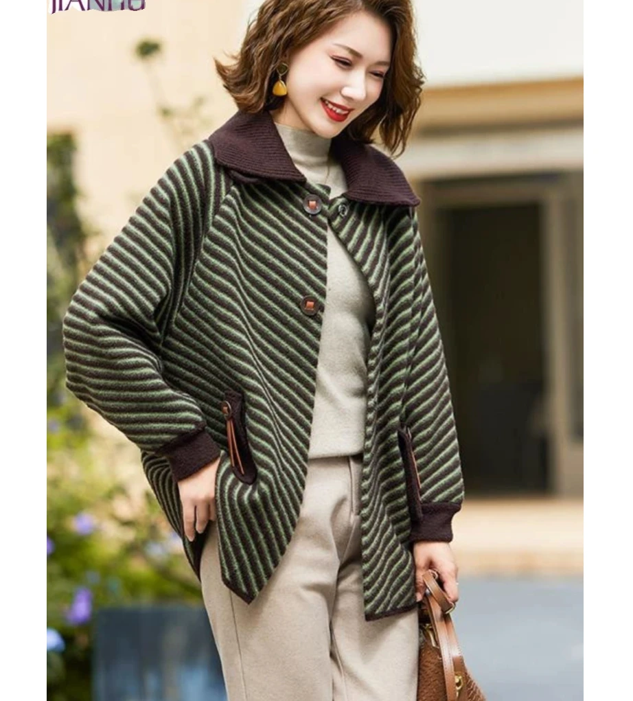 妈妈翻领毛呢外套短款2024新款洋气中老年秋冬高贵针织上衣服