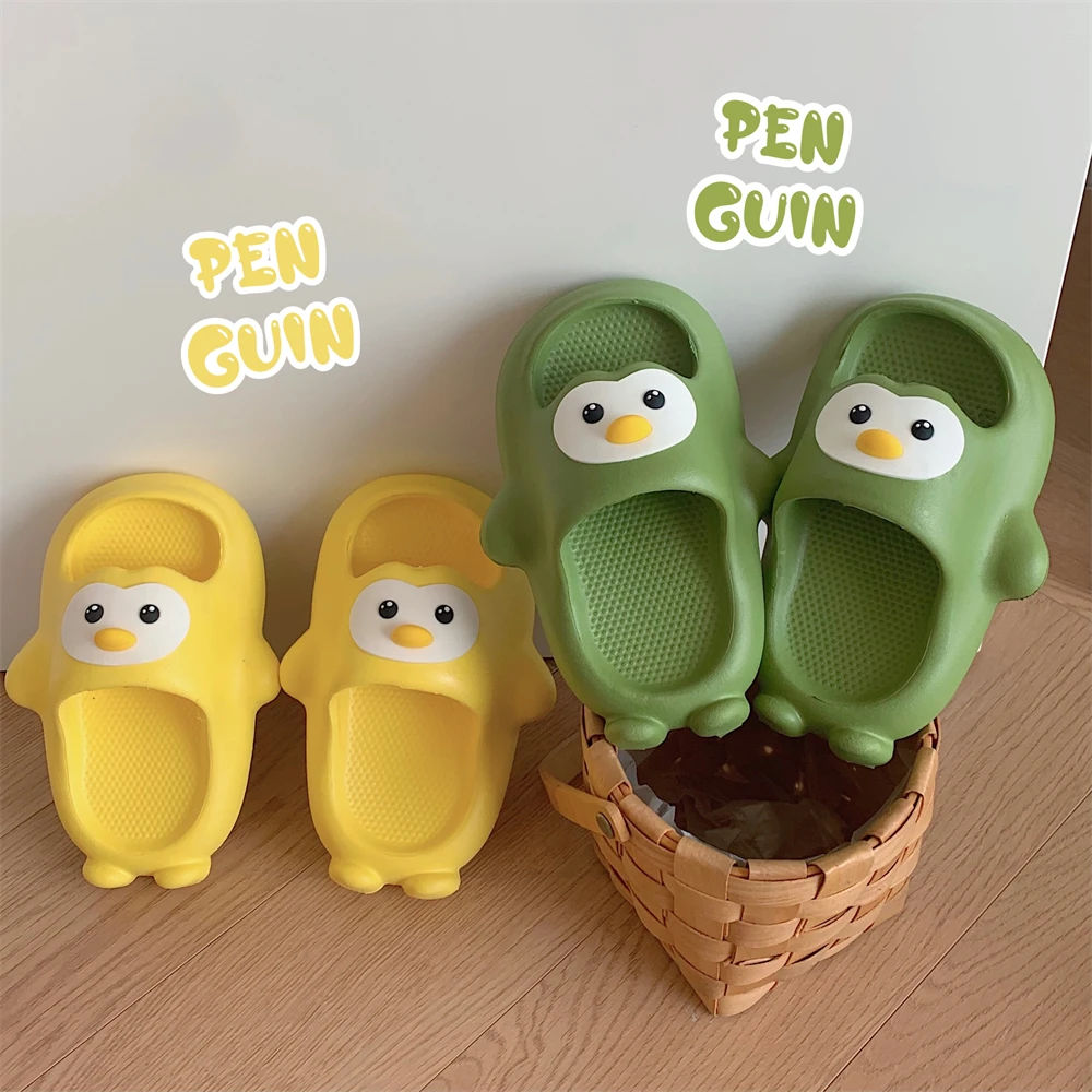 宝宝拖鞋新款软底卡通企鹅男童女童外穿防滑防撞沙滩儿童凉拖鞋夏