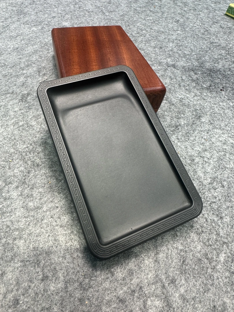 《回纹长方一指抄手》歙砚龙潭石14.3x9x2