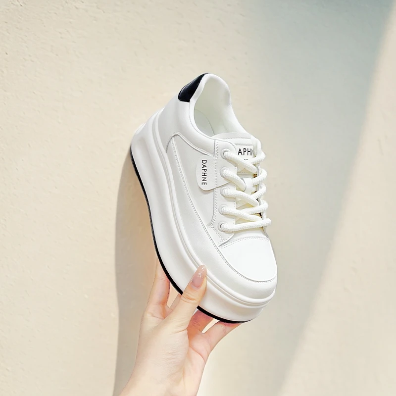 达芙妮2026秋季新款时尚厚底透气小白鞋松糕百搭休闲板鞋运动鞋