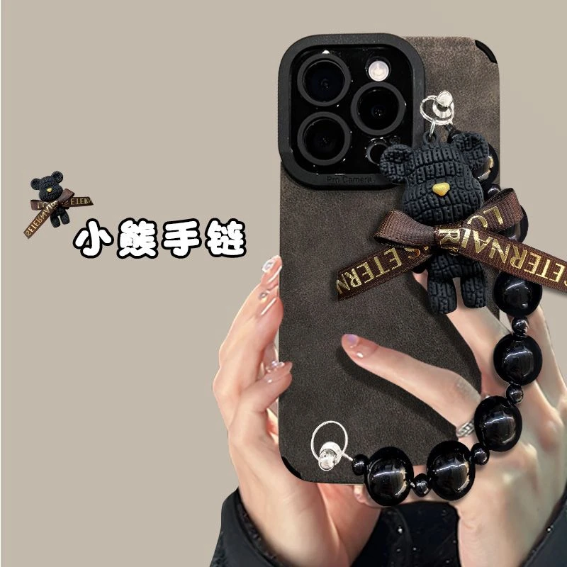 适用苹果16promax手机壳15/14/13皮质毛绒小熊手链女创意防摔ins