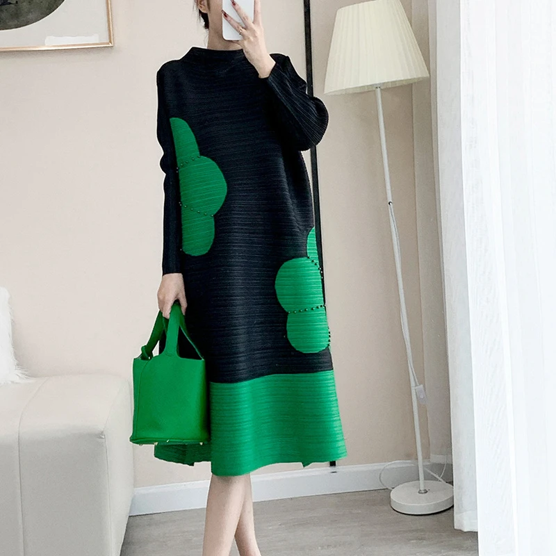 立领拼色花朵订钻长袖a字下摆褶皱洋装显瘦三宅宽松中长茶歇裙