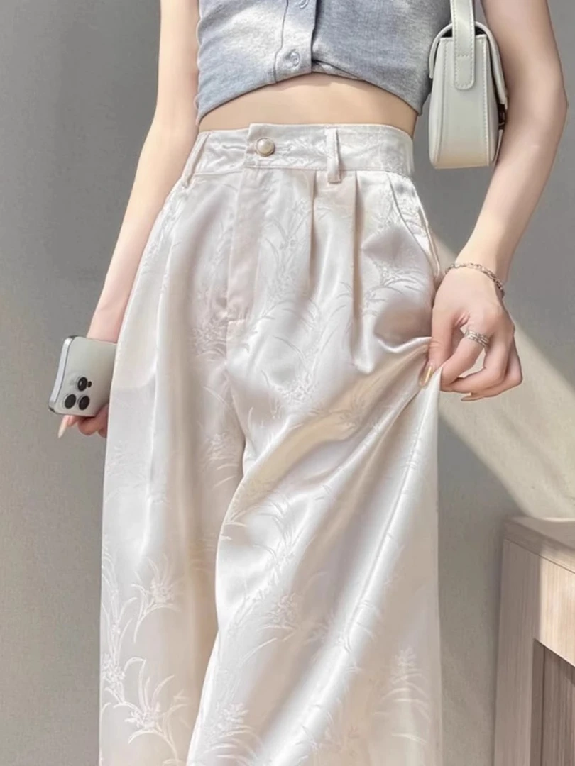 白色新中式缎面阔腿裤女2025新款夏装窄版高腰垂感国风提花西装裤
