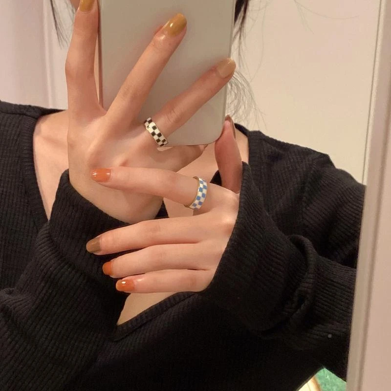 小众设计黑白棋盘格纹戒指女ins博主同款复古食指戒简约