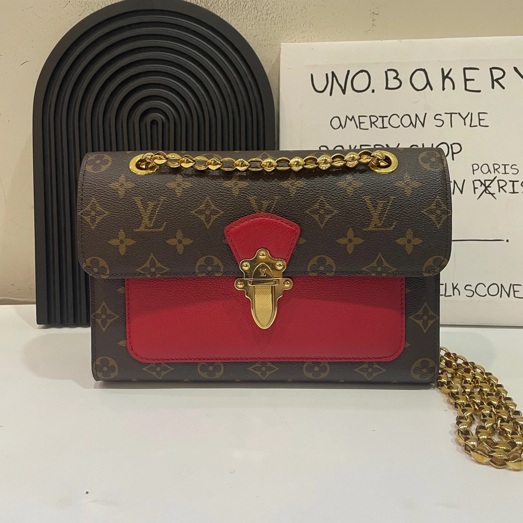 95新 LouisVuitton/路易威登 【蔡包紫】红色雕花链条维多利亚包