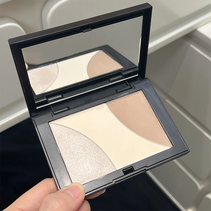 骨相脸拿捏！三色修容粉盘一体面部高光提亮面中泪沟脸颊侧影自然