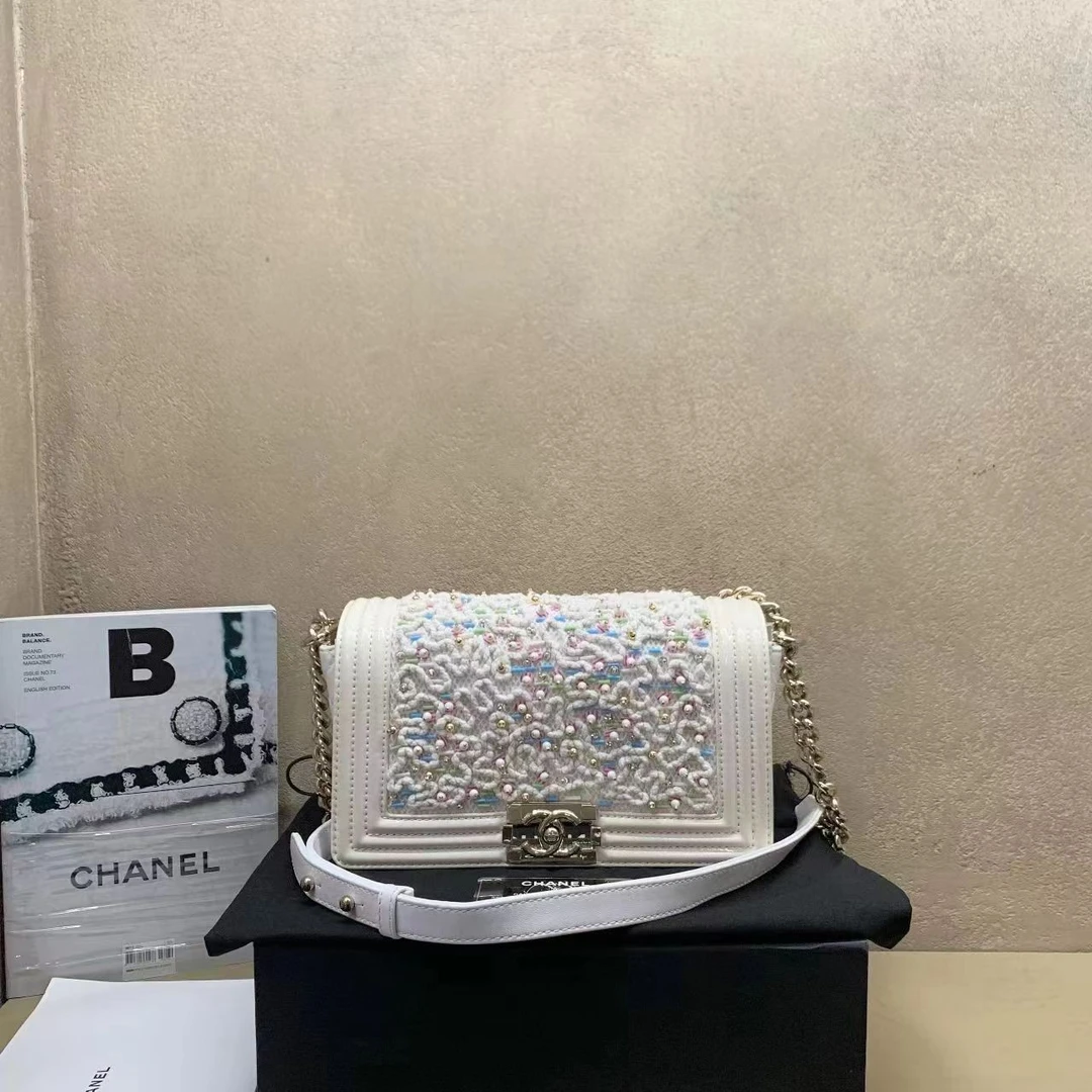 99新 Chanel/香奈儿 壹臻中古/白色拼串珠leboy中号19开81528071