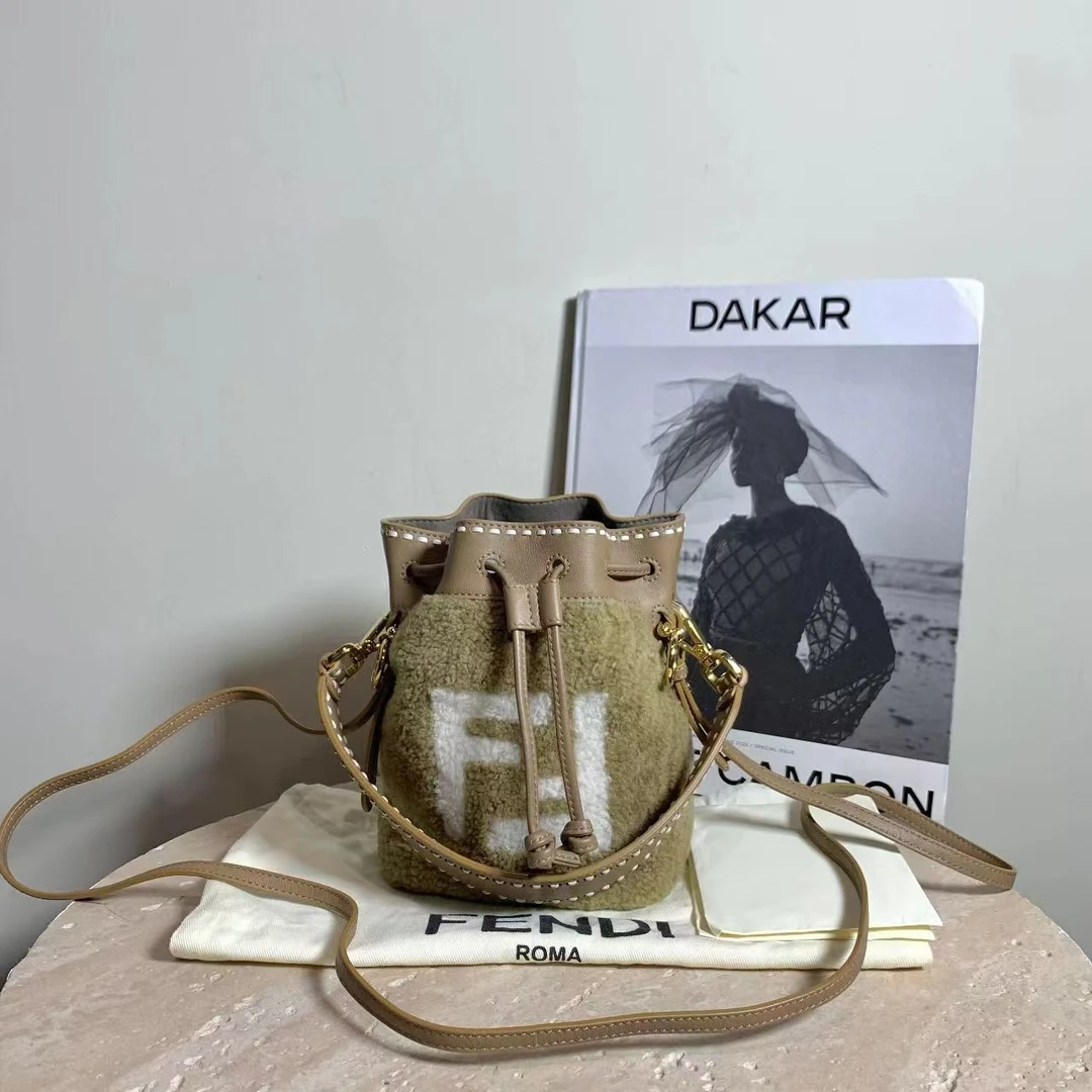99新 FENDI/芬迪 壹臻/拼色泰迪小水桶 69761747