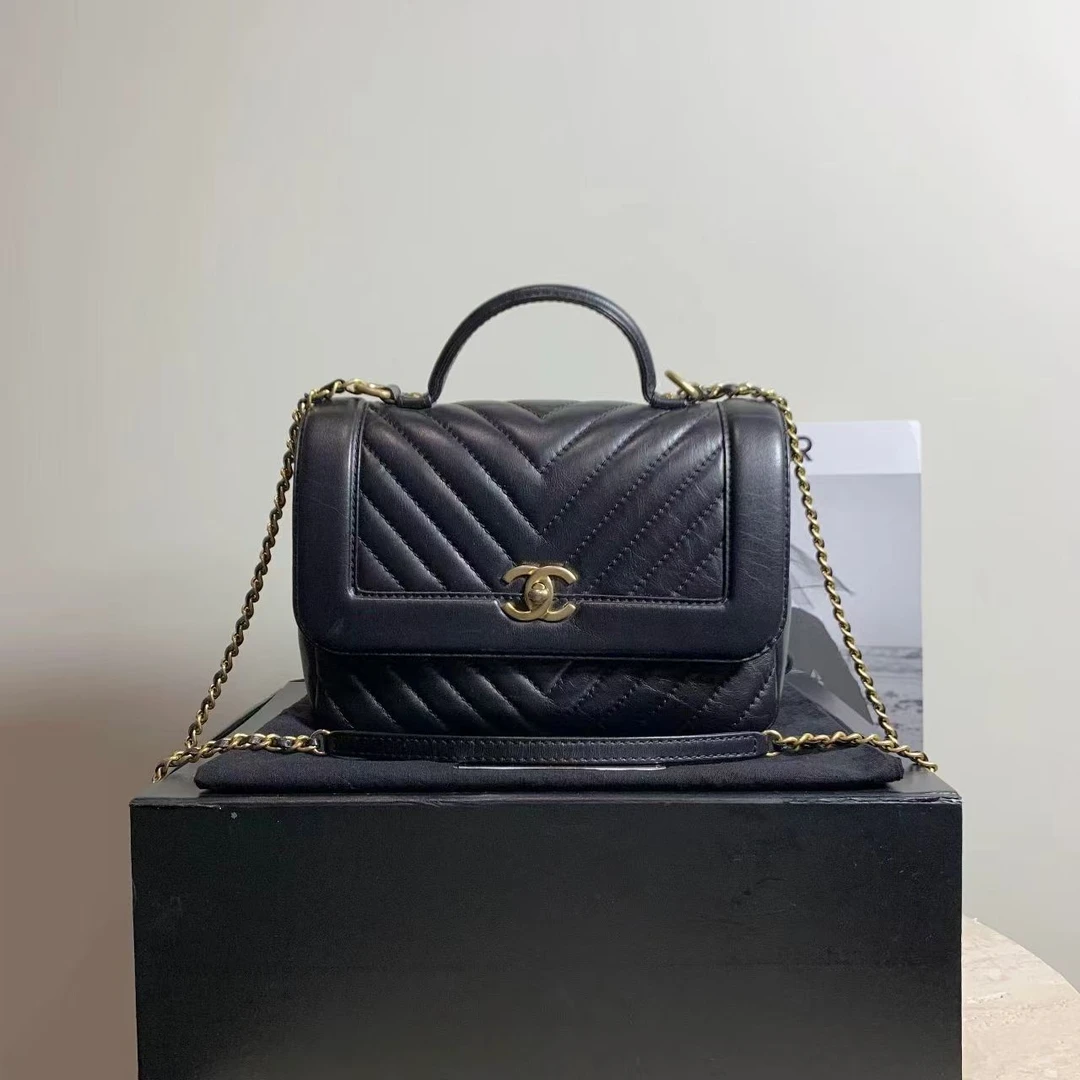95新 Chanel/香奈儿 壹臻/预留黑金牛v纹邮差包 24 开 24343676