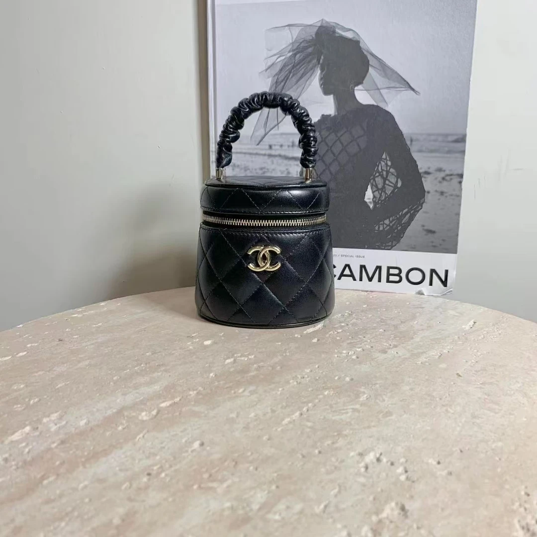 95新 Chanel/香奈儿 壹臻/32开 22S黑金肥肠小水桶包/54256631