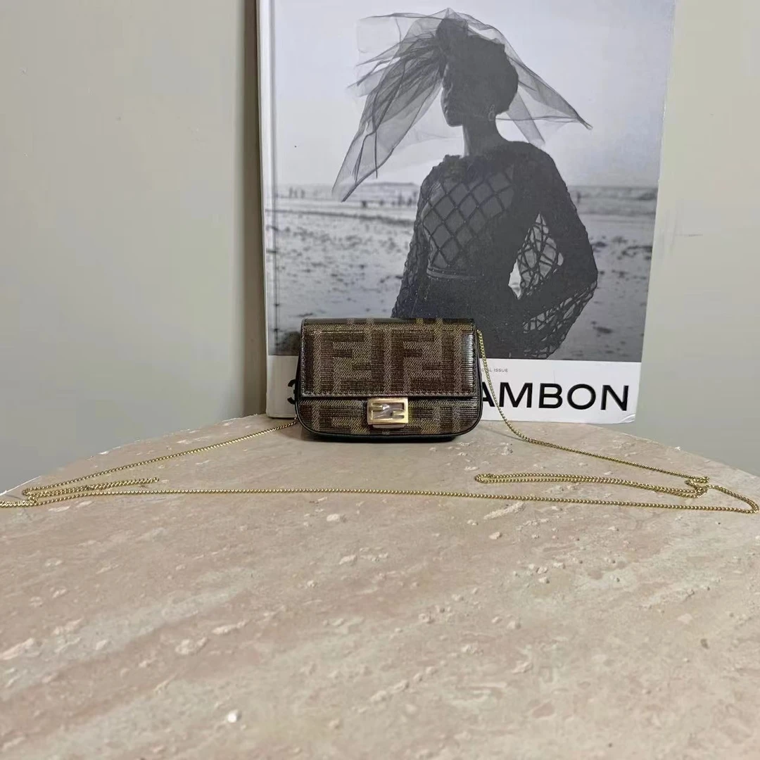 95新 FENDI/芬迪  壹臻/Fendi 老花小废包 12587257