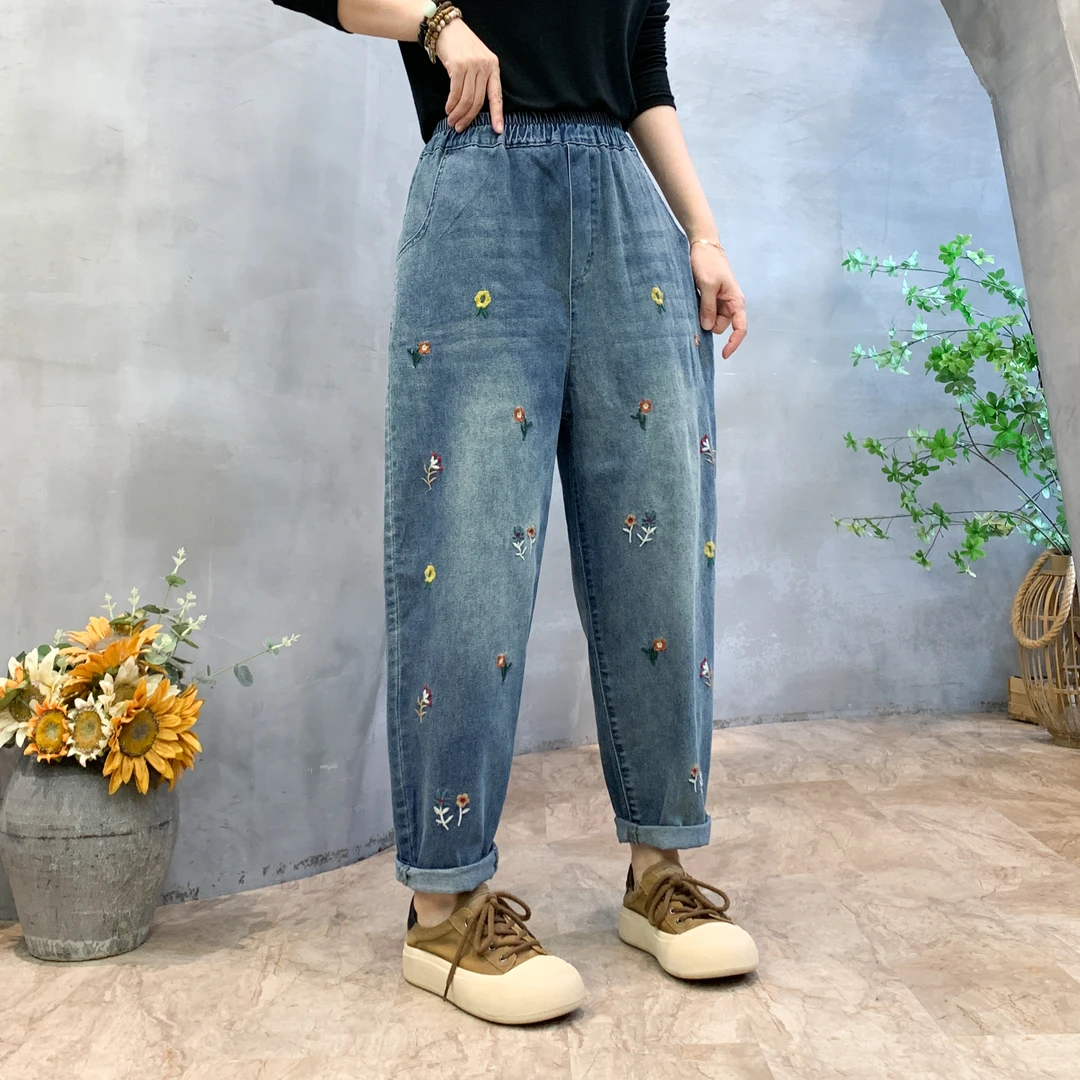 新款牛仔裤女大码春秋复古阔腿宽松绣花松紧腰显瘦牛仔裤女